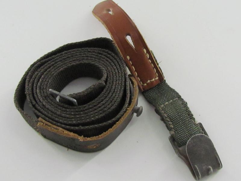 WH/SS Mint condition gasmask strap set