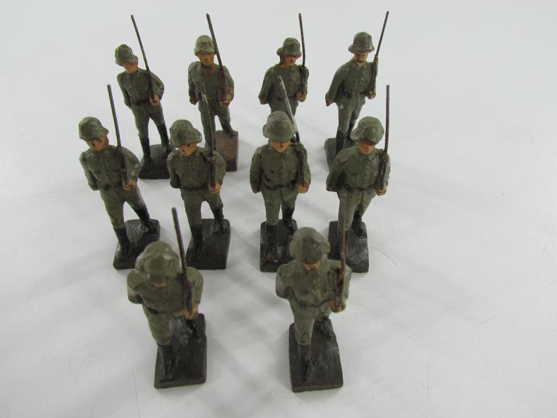 Grouping of 10x Lineol German Toy Soldiers