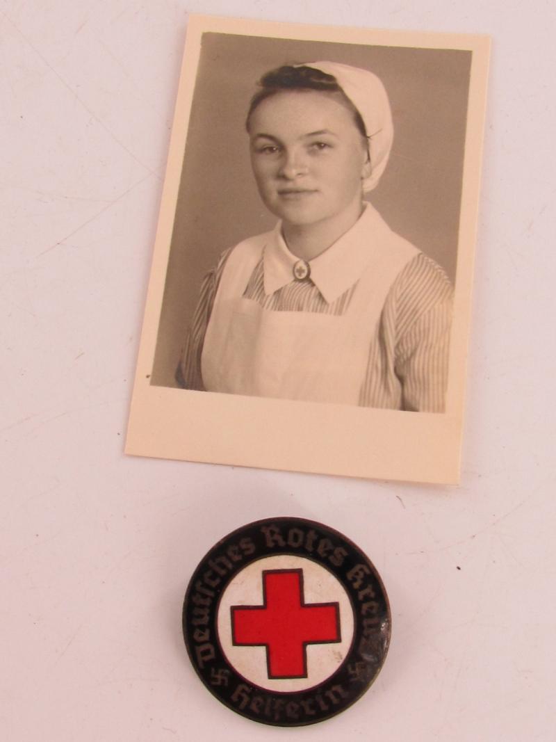 MV40-45 | DRK Deutsches Rotes Kreuz Badge for Helferin With Photo