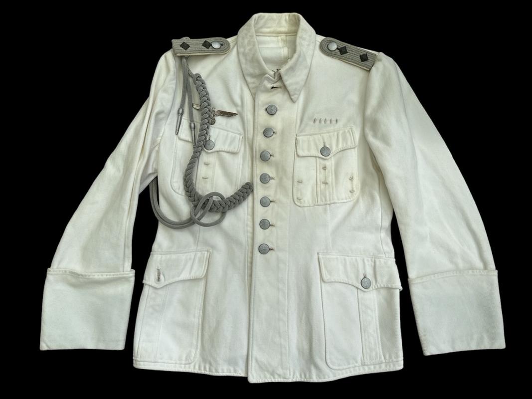 Wehrmacht ( Heer ) White officers summer tunic for a Hauptmann