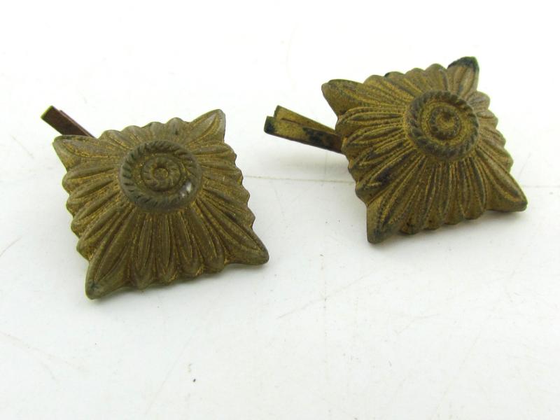 2x German Golden shoulder board pips