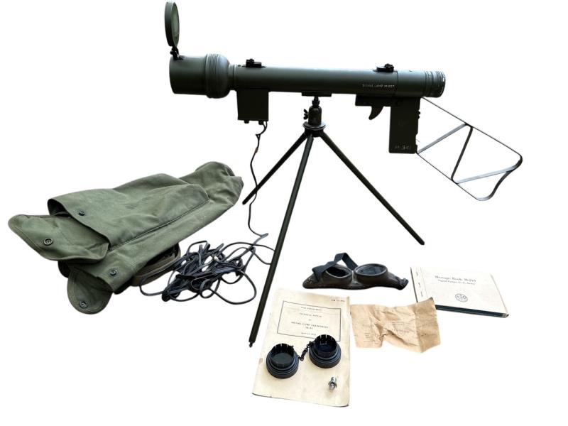 US WWII Army Airborne Signal Lamp M-227 Set in Carry Case (Complete)