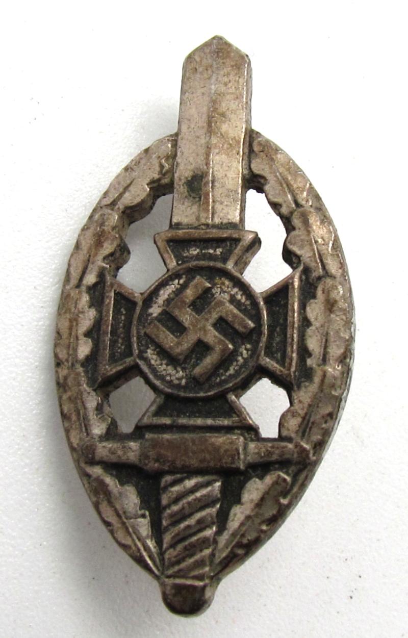 NS Reichsverband Deutscher Kriegsopfer (NSRDK) Badge RZM M 1/52