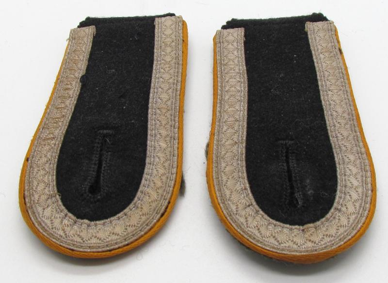 Waffen-SS reconnaissance ‘Aufklärungs-Abteilung’ shoulder boards